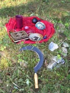 Ritualgegenstände in der Natur
